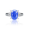 Vintage ovaler Schliff natürlicher blauer Saphir montiert in einem Platinring