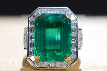 AGL Zertifiziert 15,78 Karat No Oil Smaragd und Halbmondschliff Diamant Ring – Assay Jewelers