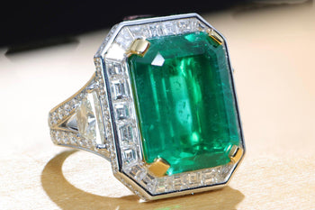 AGL Zertifiziert 15,78 Karat No Oil Smaragd und Halbmondschliff Diamant Ring – Assay Jewelers