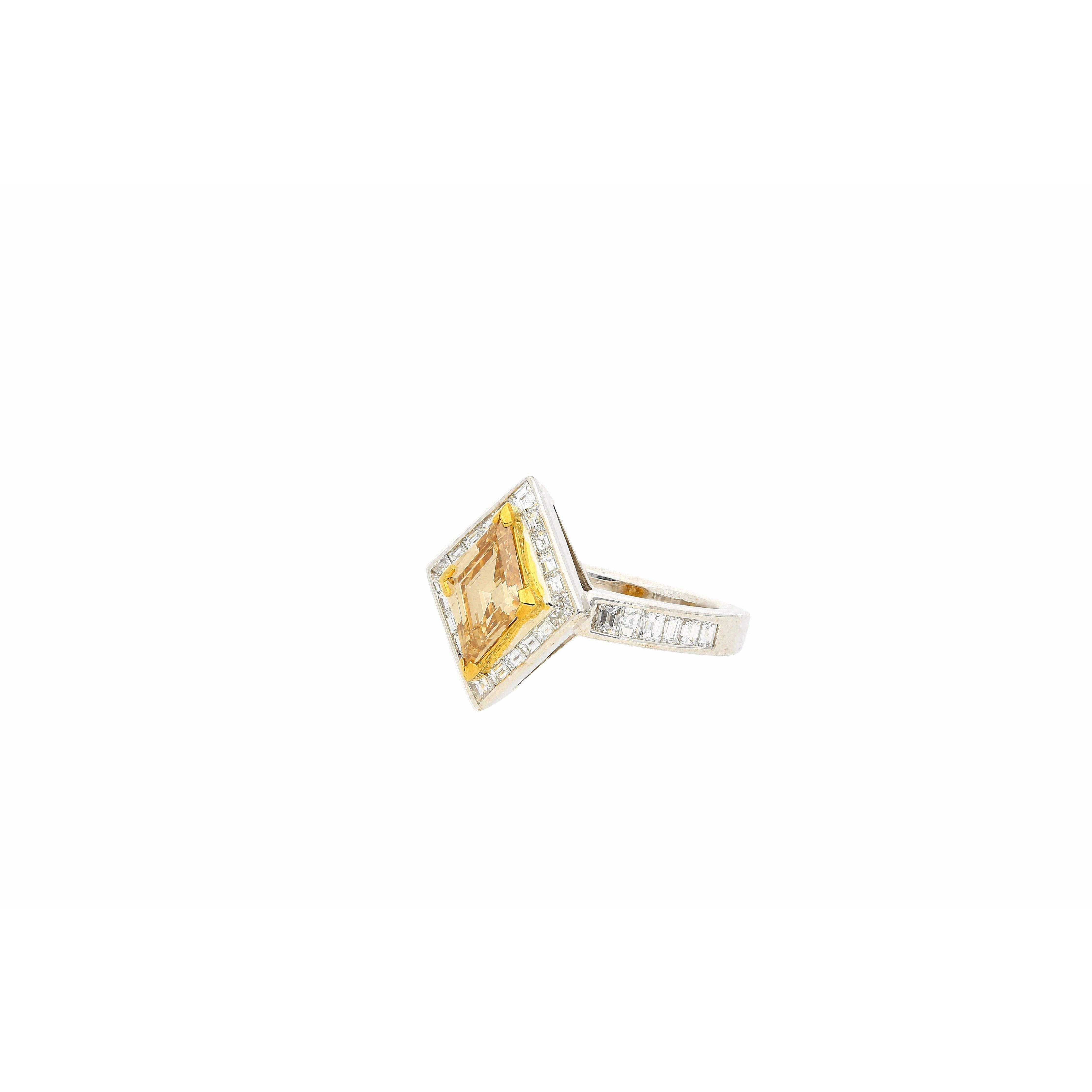 1 carat GIA certified Fancy Yellow Lozenge-cut Diamond Ring - ASSAY