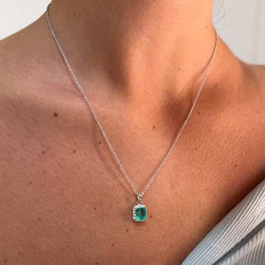 1.26 Carat Colombian Emerald Diamond Halo 18K White Gold Pendant Necklace