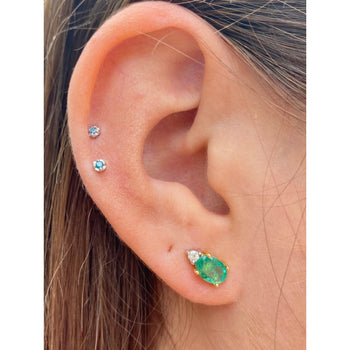Boucles d’oreilles puces en émeraude naturelle taille ovale en or massif 18 k – Assay Jewelers