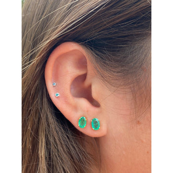 Boucles d’oreilles clou en or massif 18k avec émeraudes naturelles taille ovale – Assay Jewelers