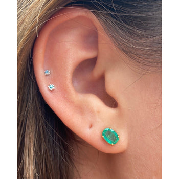 Boucles d'oreilles puces en or massif 18k avec émeraudes naturelles taille ovale – Assay Jewelers