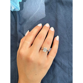 Bague en diamant de laboratoire CVD taille émeraude 2,12 carats H/VS2 en or blanc 14K – Assay Jewelers