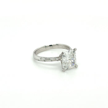 Bague en or blanc 18K avec diamant de laboratoire taille radiant 2,82 carats, certifié IGI – Assay Jewelers