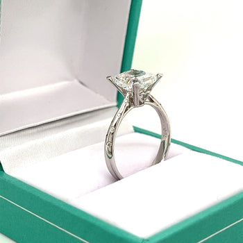 Bague en diamant de laboratoire taille radiant de 2,82 carats en or blanc 18K, certifiée IGI – Assay Jewelers