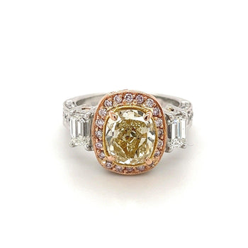 Diamant jaune Coussin de 2,85 carats certifié GIA dans une Bague style Art déco – Assay Jewelers