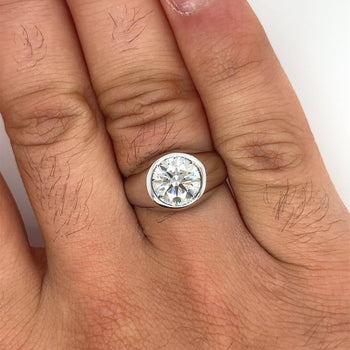 Ring solitario da uomo con diamante lab-grown taglio tondo da 2,6 carati in oro bianco 14K, montatura a castone – Assay Jewelers
