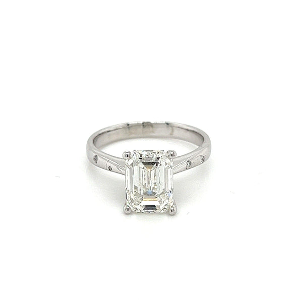 Bague de fiançailles en diamant de laboratoire taille émeraude 3,07 carats F/VS1