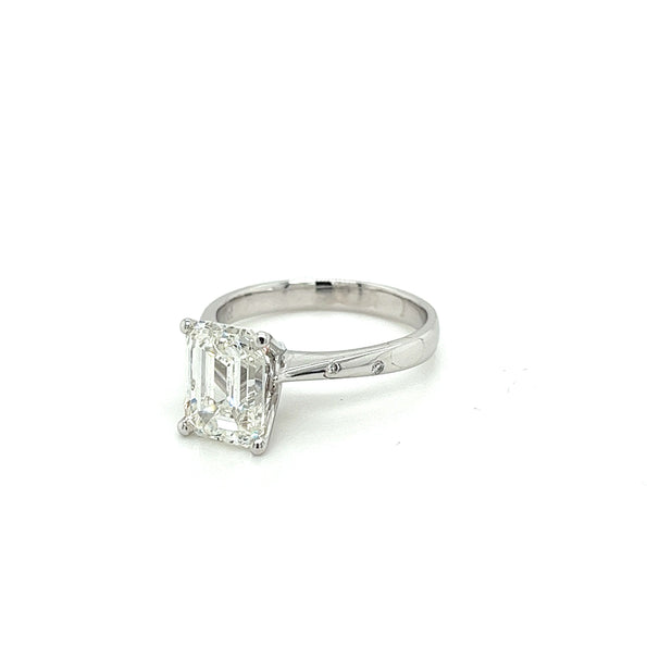 Bague de fiançailles en diamant de laboratoire taille émeraude F/VS1 de 3,07 carats