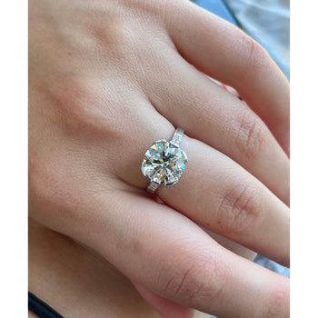 Bague en diamant de laboratoire de 3,72 carats, serti demi-bezel en platine – Assay Jewelers