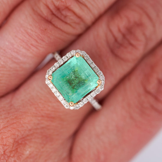 3.90 Carat Emerald & Diamond Halo Pavé Shank 18K White Gold Ring