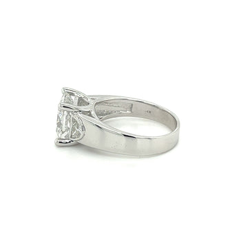 Bague en diamant synthétique taille radiant 4 carats avec pierres latérales demi-lune en or blanc 14K – Assay Jewelers