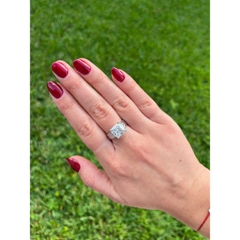 Bague en diamant de laboratoire taille radiant 4 carats avec pierres latérales demi-lune en or blanc 14K – Assay Jewelers