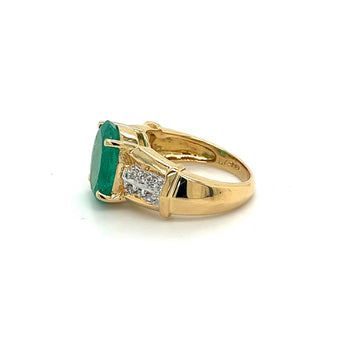 Bague en or jaune 18K avec émeraude naturelle ovale de 4,14 carats et diamants – Assay Jewelers
