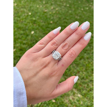 4,44 carat F/VVS2 Diamant de laboratoire taille Coussin dans une Bague halo diamant à tige fendue en 3 rangs – Assay Jewelers