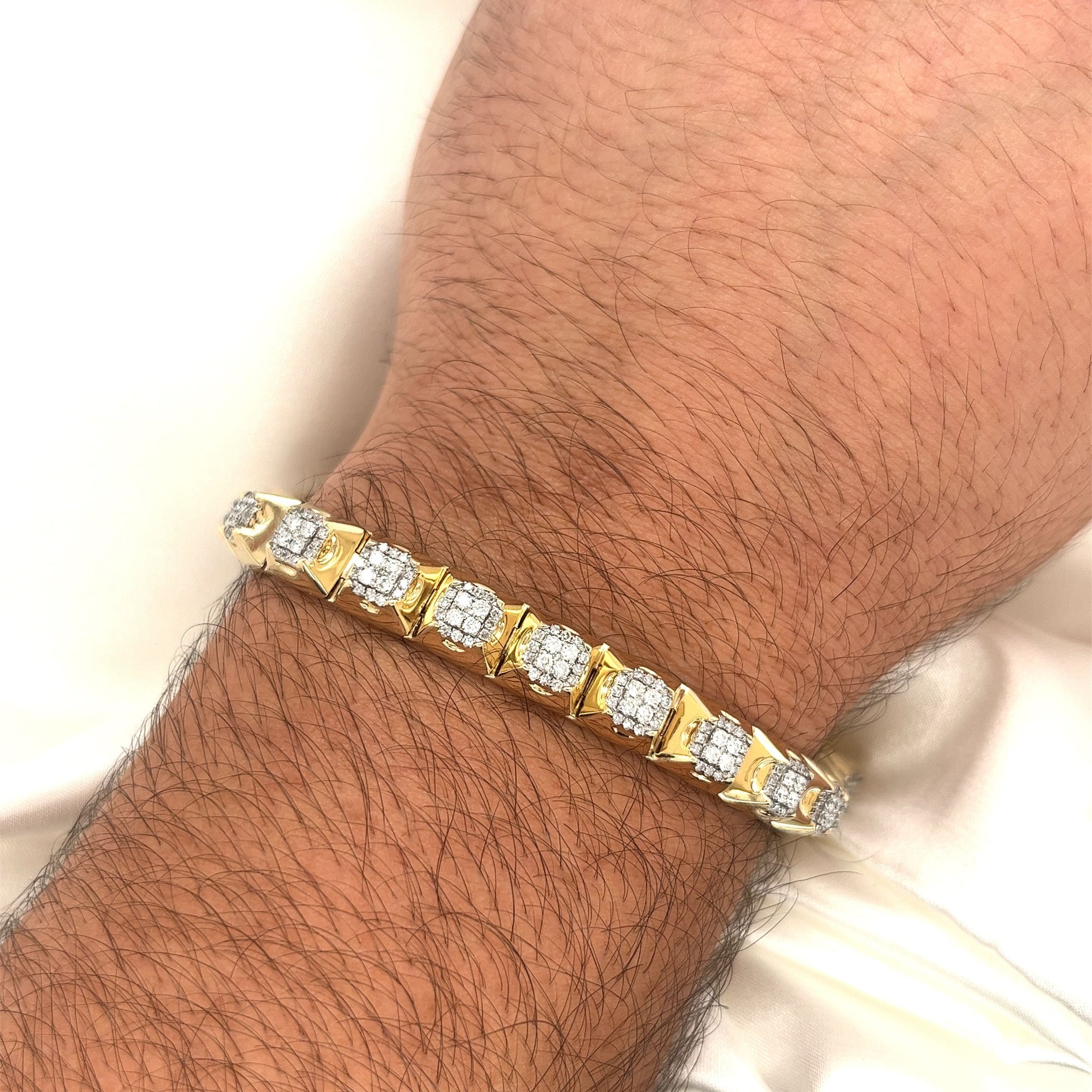Which one of these stunning diamond tennis bracelets is 5 carats and which  one is 7 carat? #diamond … | Tennis bracelet diamond, Luxury bracelet,  Diamond bracelets