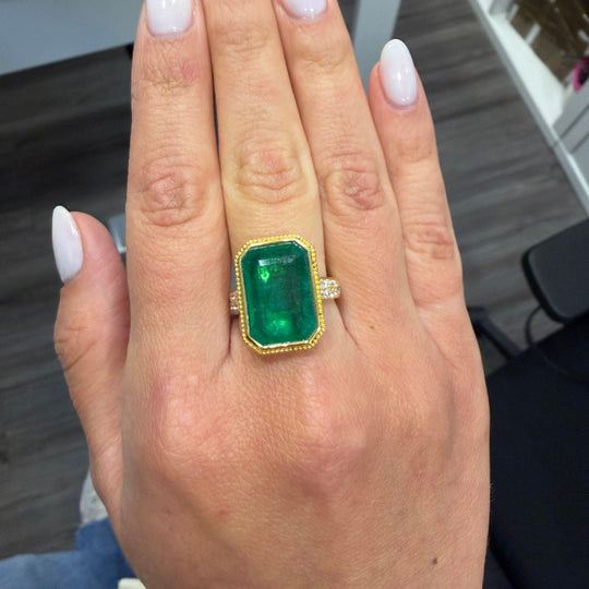 8.57 Carat Vivid Green Emerald and Diamond Milgrain Bezel 18K Gold Ring