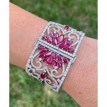 Bracelet art déco motif floral en filigrane avec rubis 35 carats et diamants 11 carats en or blanc 18K – Assay Jewelers