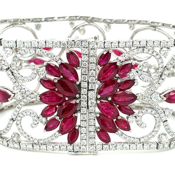 Bracelet motif floral filigrané Art déco en rubis 35 carats et diamants 11 carats en or blanc 18K – Assay Jewelers