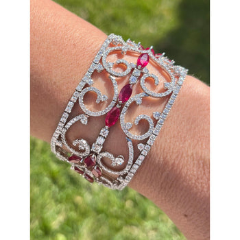 Bracelet motif floral ajouré Art déco en or blanc 18K, rubis 35 carats et diamants 11 carats – Assay Jewelers
