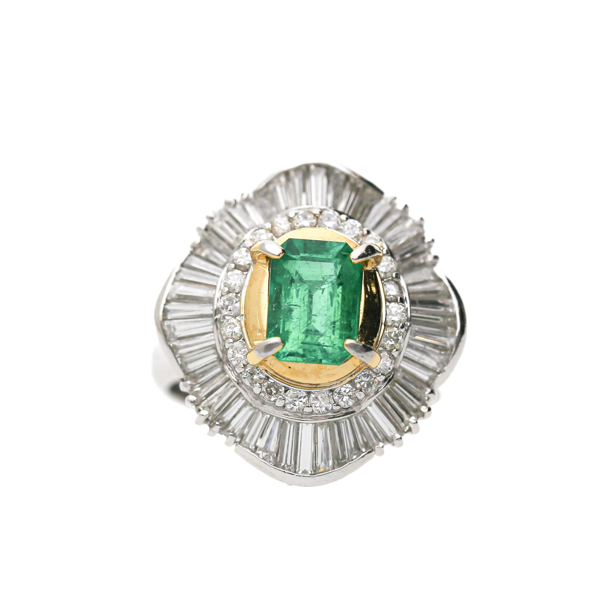 Bague Cartier or jaune 750, diamants et émeraude colombienn Bague Cartier or jaune 750, diamants et émeraude colombienn