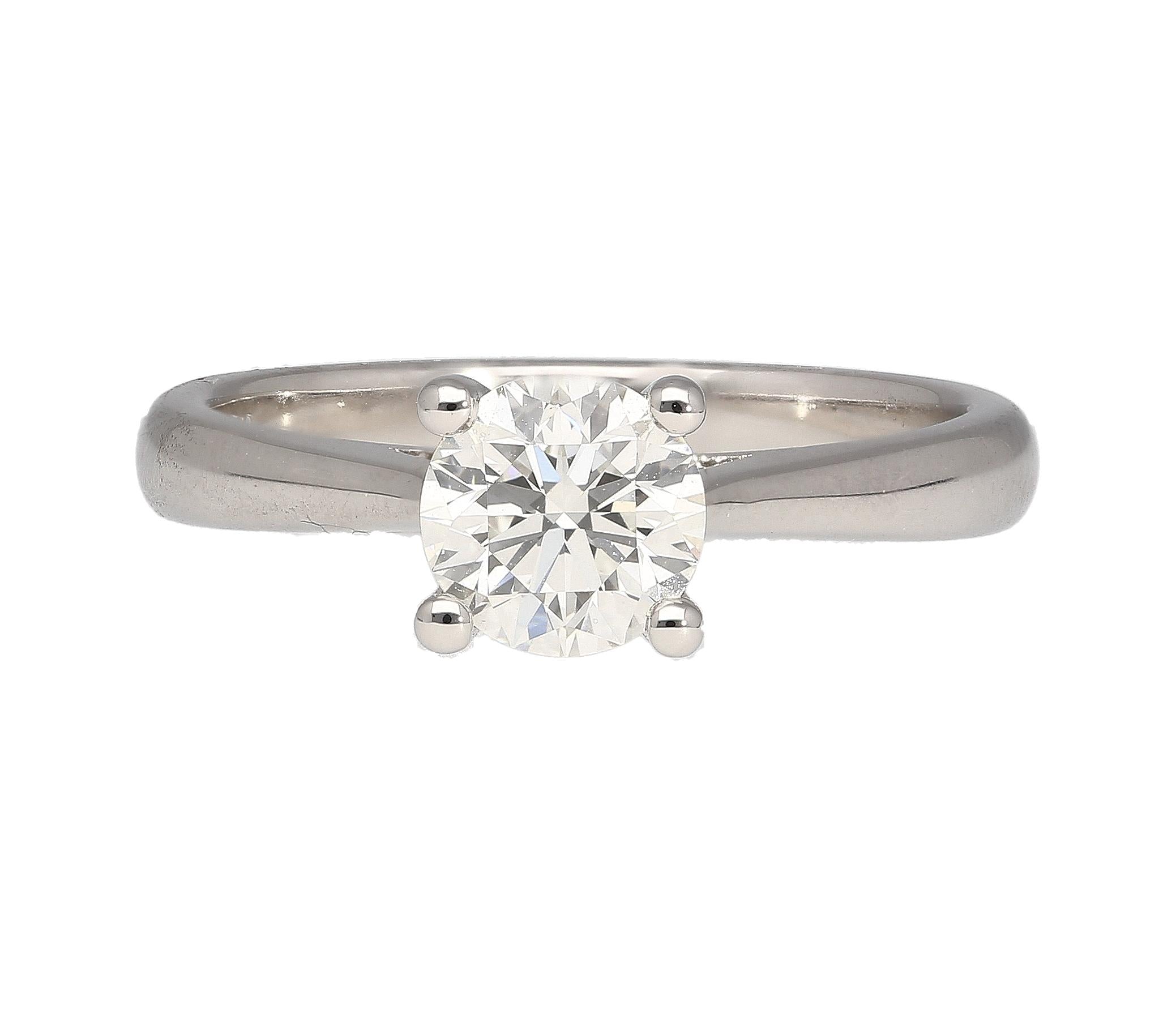 VS2 Round Cut Diamond Engagement Ring