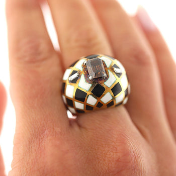 GIA認定 1.38カラットのファンシーオレンジブラウンダイヤモンド、エナメル仕上げの18Kゴールド製ドームRing – Assay Jewelers