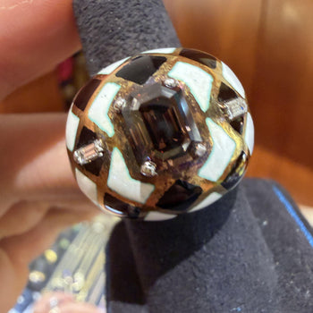 GIA認定 1.38カラットのファンシーオレンジブラウンダイヤモンド、エナメル仕上げの18Kゴールド製ドームRing – Assay Jewelers