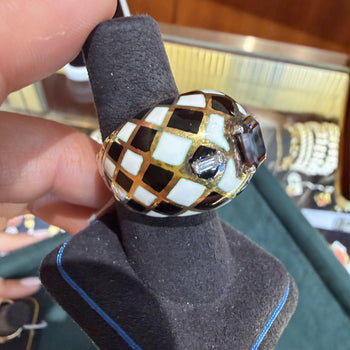 GIA認定 1.38カラットのファンシーオレンジブラウンダイヤモンド、エナメル仕上げの18Kゴールド製ドームRing – Assay Jewelers