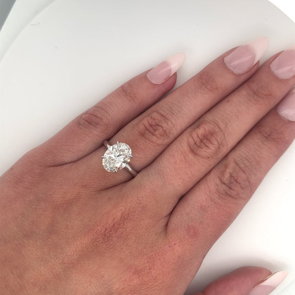 Bague de fiançailles solitaire en or blanc 14K avec diamant CVD de laboratoire taille ovale 3 carats certifié GIA