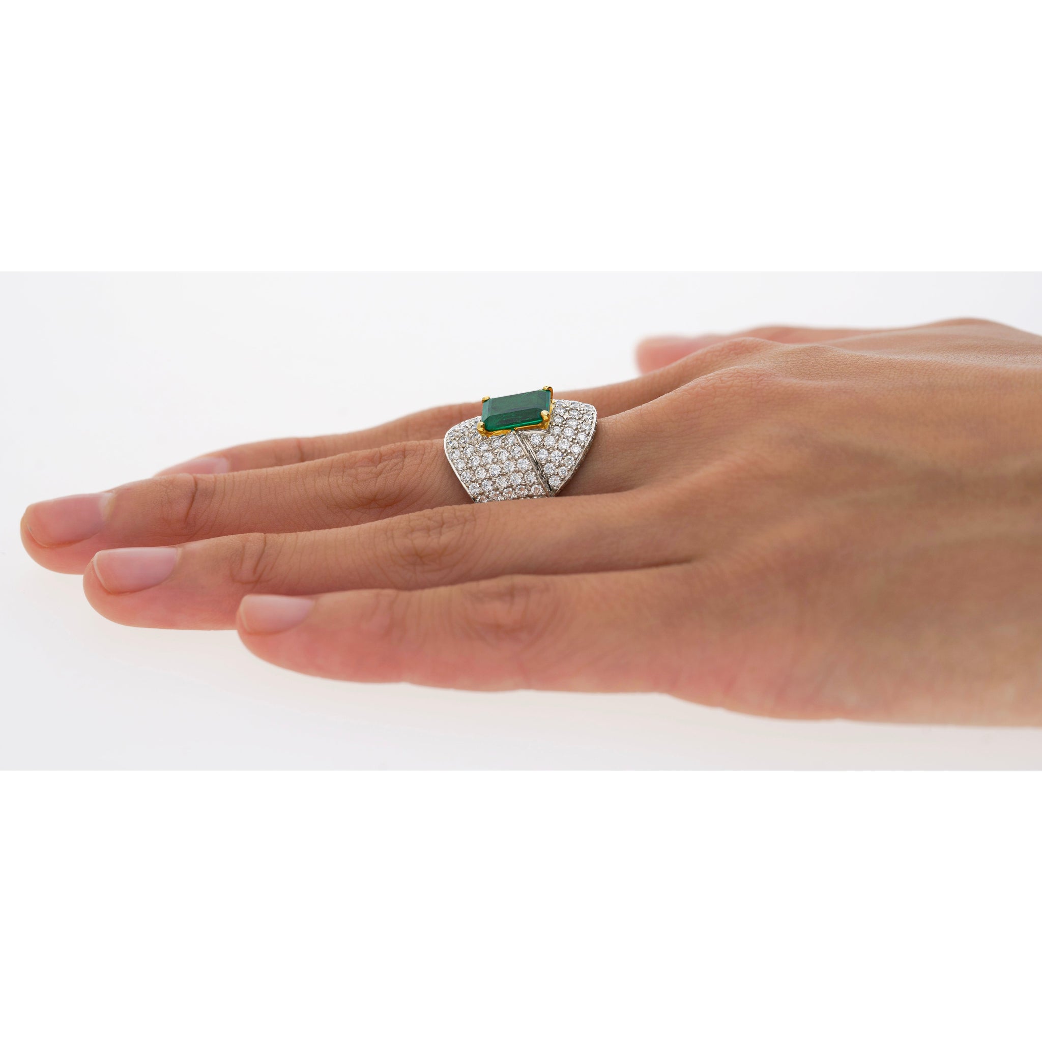 Émeraude colombienne verte Muzo certifiée GRS de 2,53 carats avec une – ASSAY Émeraude colombienne verte Muzo certifiée GRS de 2,53 carats avec une – ASSAY