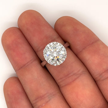 alt
Diamante taglio rotondo da 3,45 carati certificato IGI con montatura in platino – Assay Jewelers