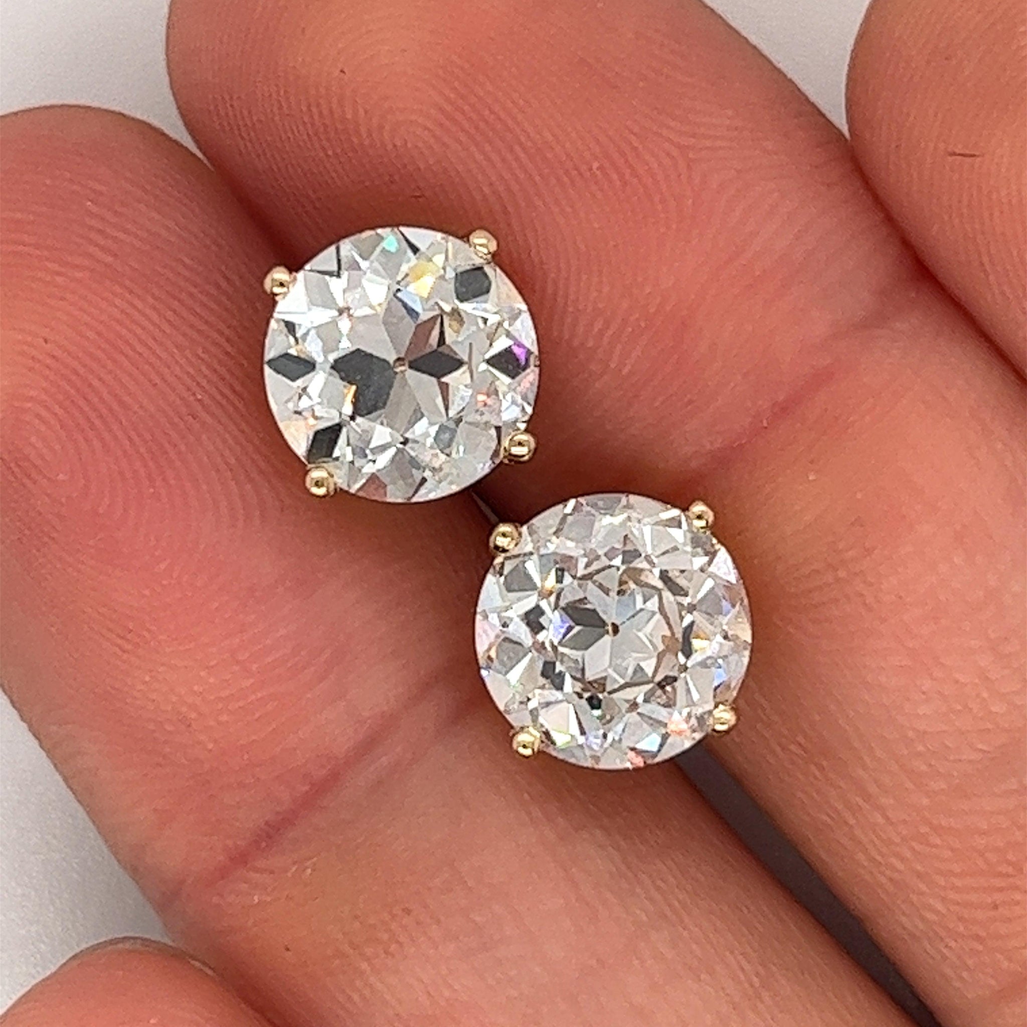 Lightbox 2-Carat Lab Grown Diamond Solitaire Stud Earrings