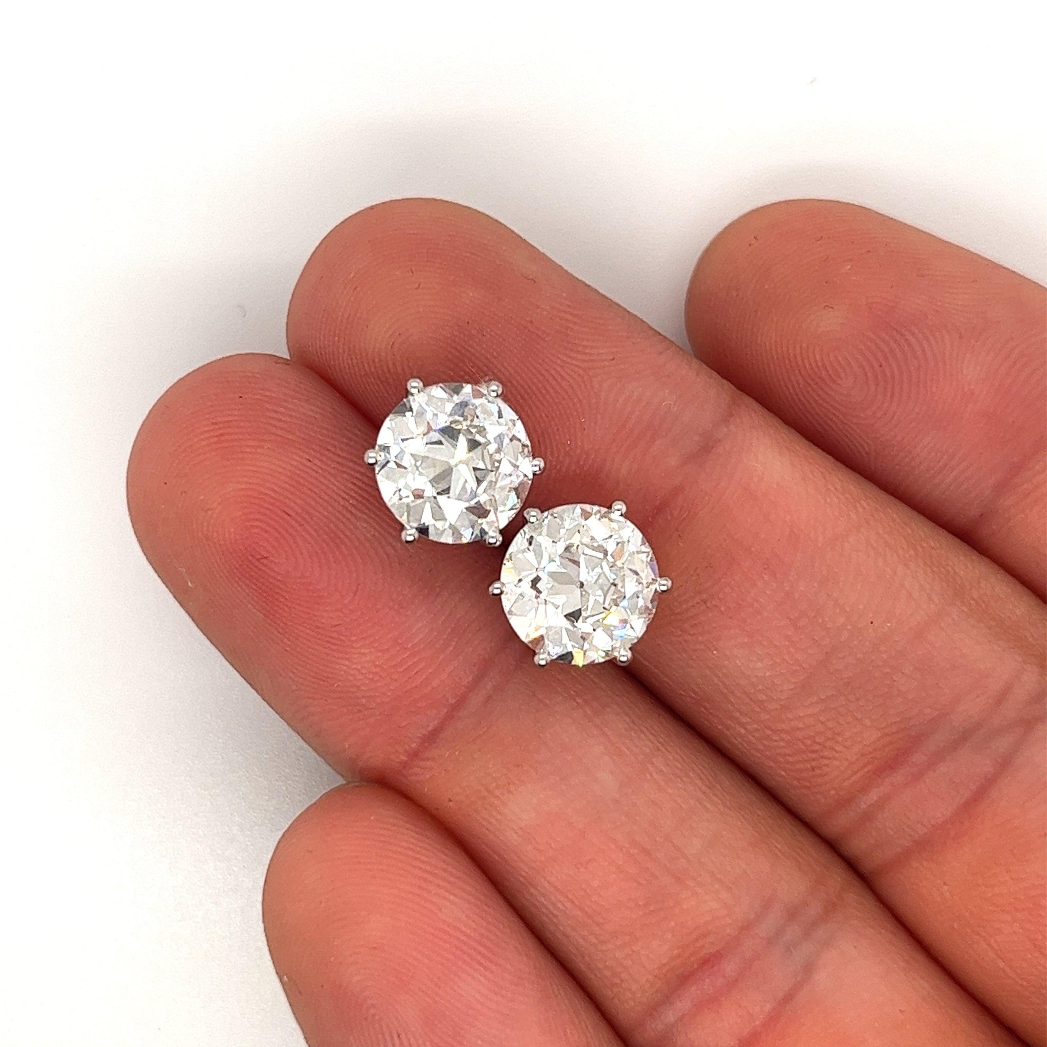 Lightbox 2-Carat Lab Grown Diamond Solitaire Stud Earrings