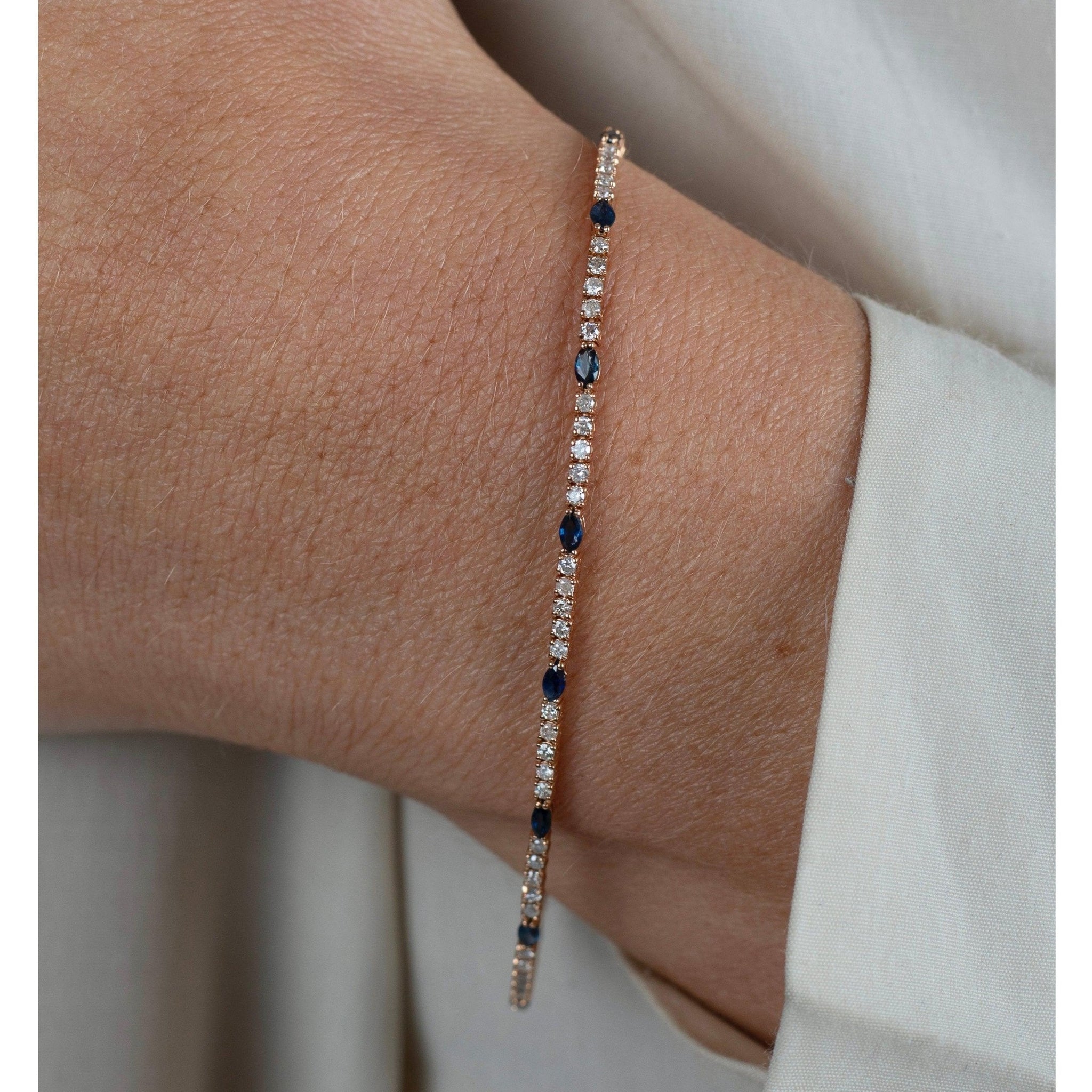 Bracelet de tennis en saphir bleu et diamants en or rose 18 carats