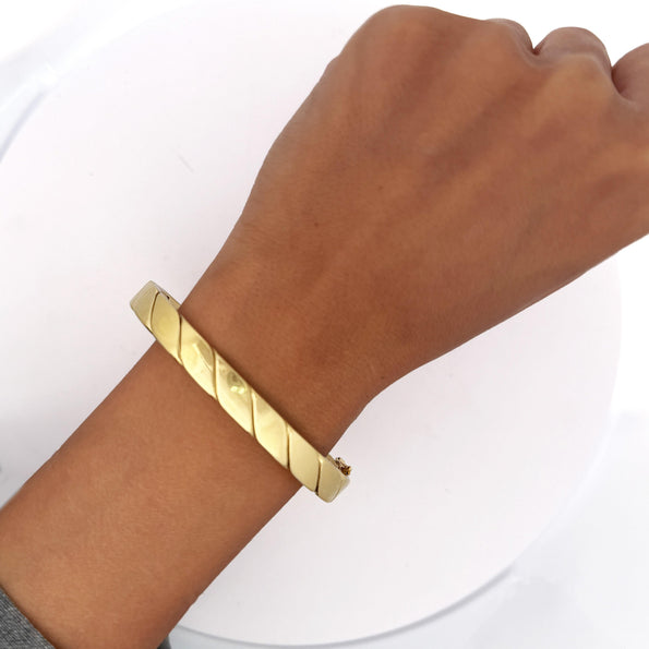 Tiffany & Co. 18K Gold Twisted Rope Flat Hinged Bangle Bracelet