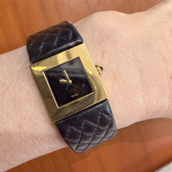 Vintage 1993 Chanel Matelasse H0109 18K Gold Black Dial Quilted Watch