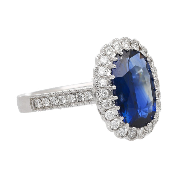Bague style Anciens en saphir bleu ovale 2,38 carats, sans chauffage, avec diamants et finition milgrain