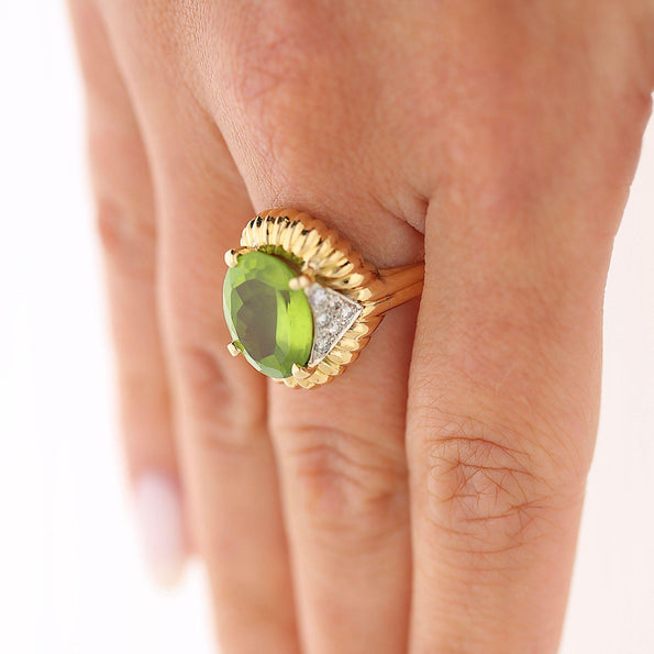 Vintage 6 Carat Oval Cut Peridot 14K Gold Fluted Sunburst Ring